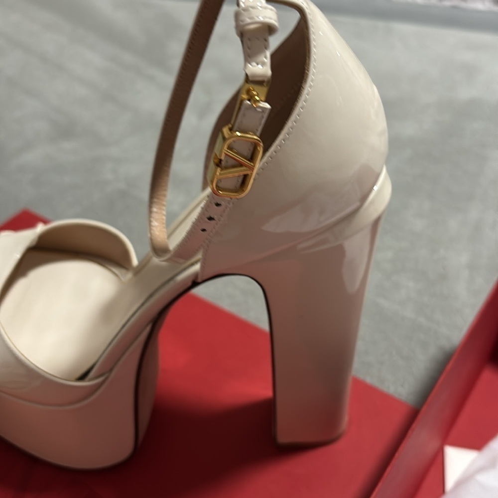 Valentino Garavani  Cream High Heel Platform Sandals - Picture 4 of 8